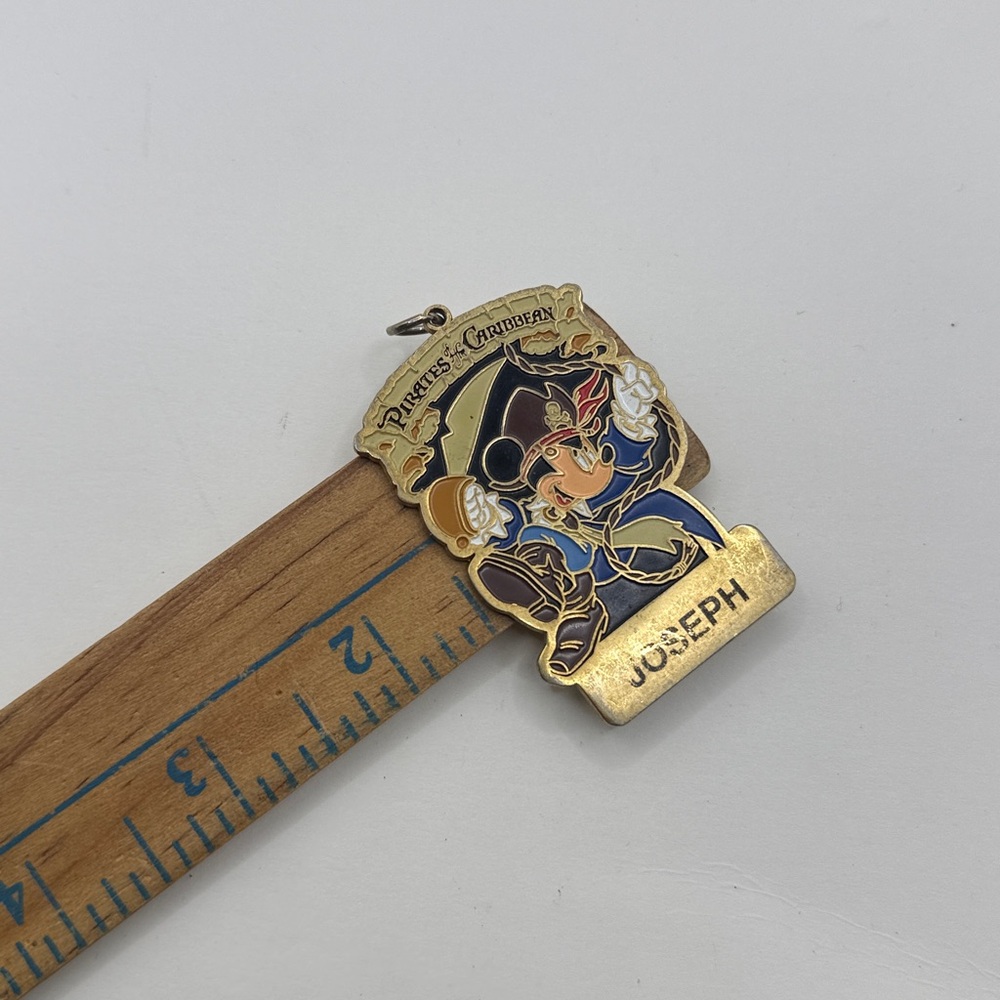 Vintage Disneyland Pirates Of Caribbean Joseph Pendant Keychain Mickey Mouse - Picture 7 of 7